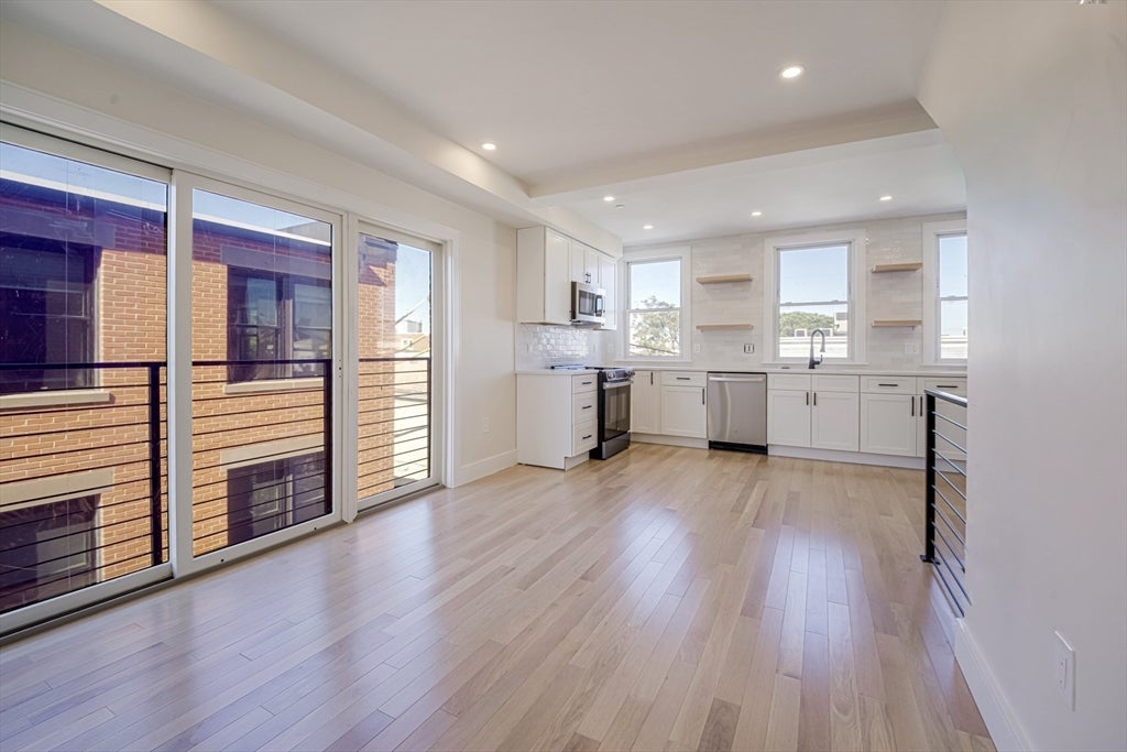 59 Gove St 4, Boston MA 02128