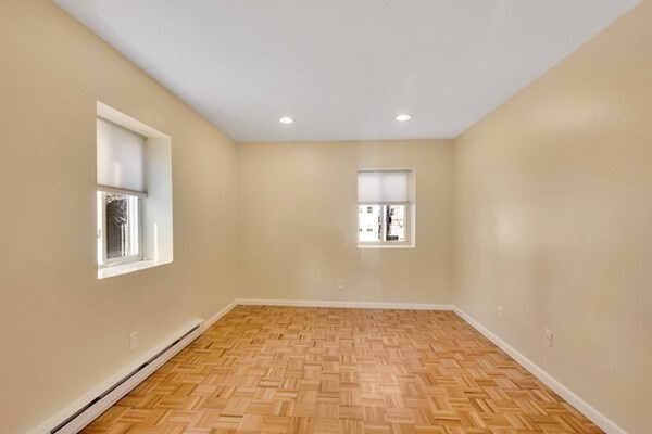 10 Scottfield Rd 22