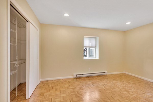 10 Scottfield Rd 22