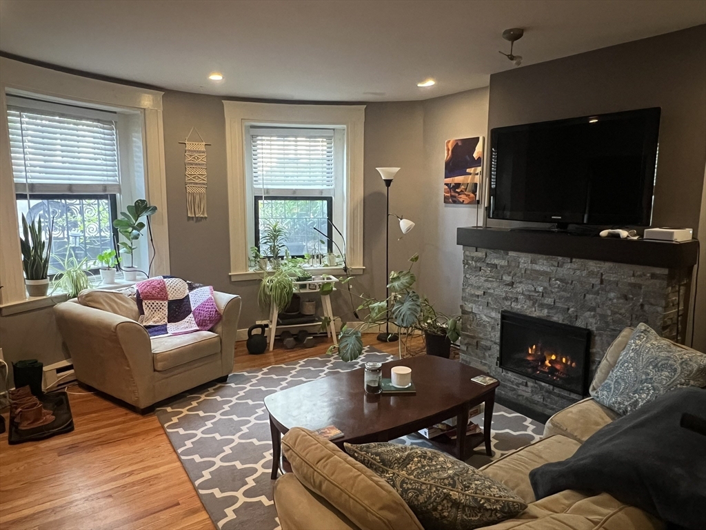 439 Shawmut Ave 1