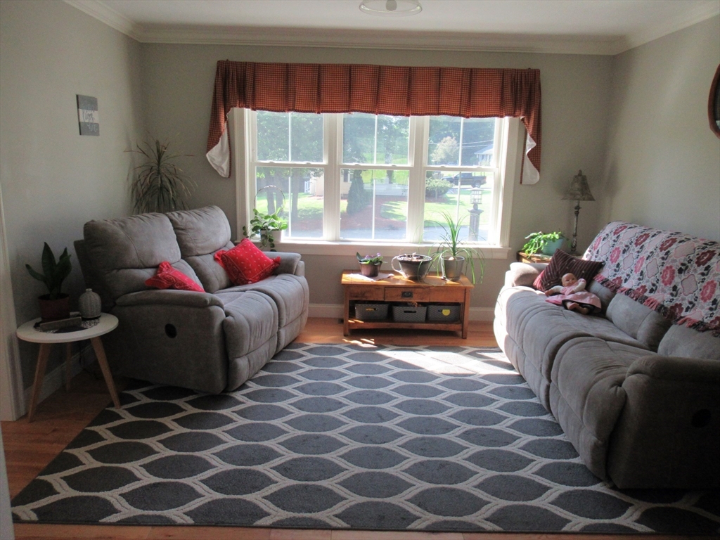 7 Fleetwood Rd
