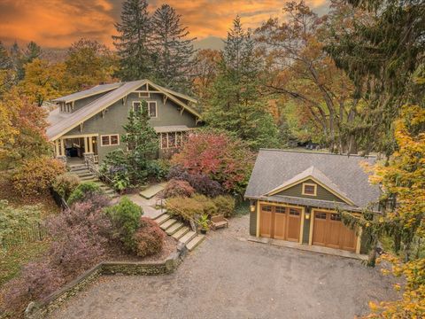 9 Harkness Rd Pelham MA 01002