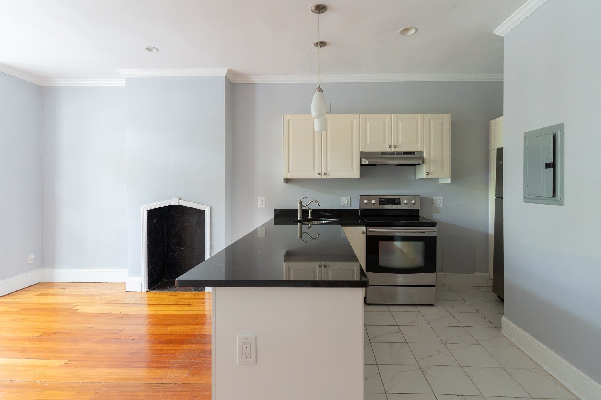 1834 Beacon St 5