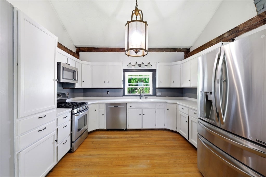 1572 Main Rd, Granville, MA Photo #4