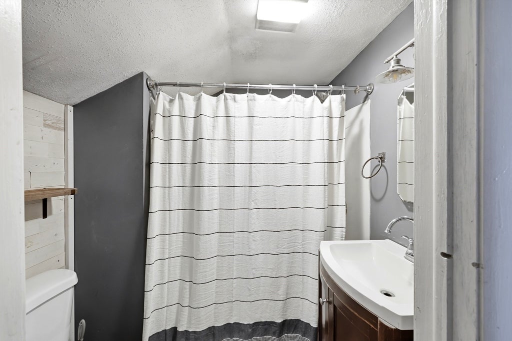 1572 Main Rd, Granville, MA Photo #19