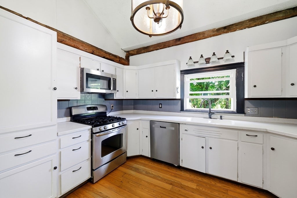 1572 Main Rd, Granville, MA Photo #5