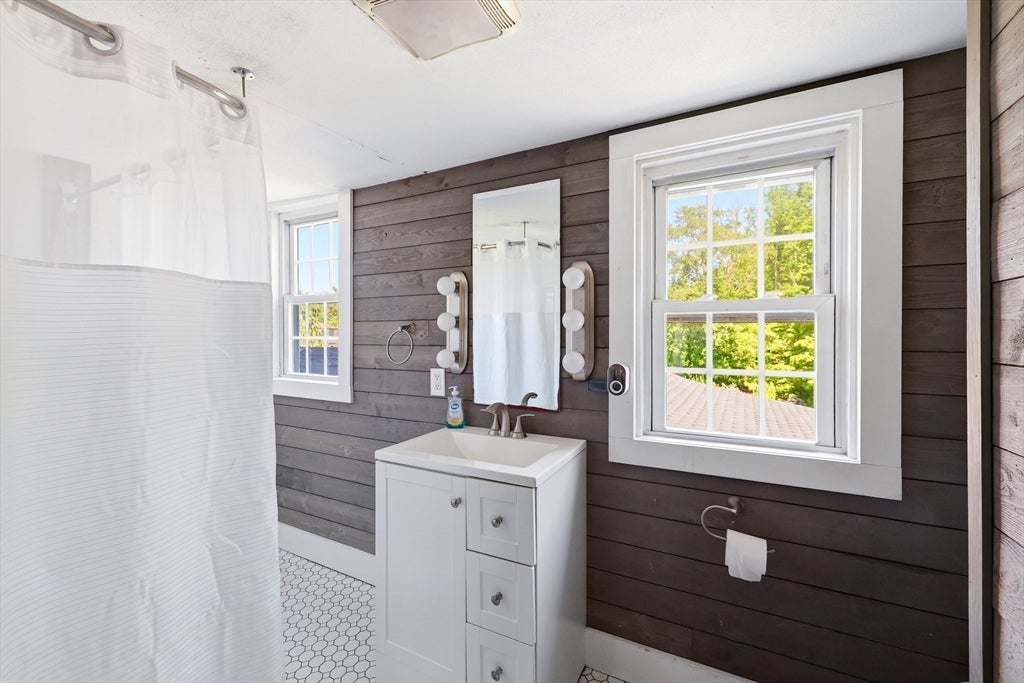 1572 Main Rd, Granville, MA Photo #21