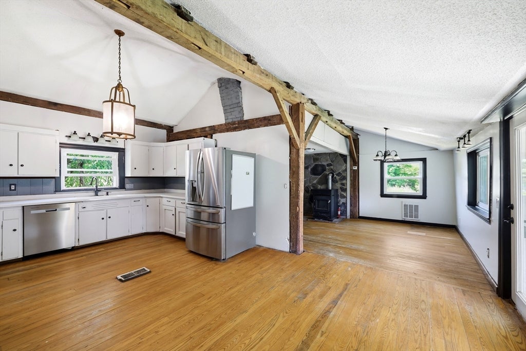 1572 Main Rd, Granville, MA Photo #3