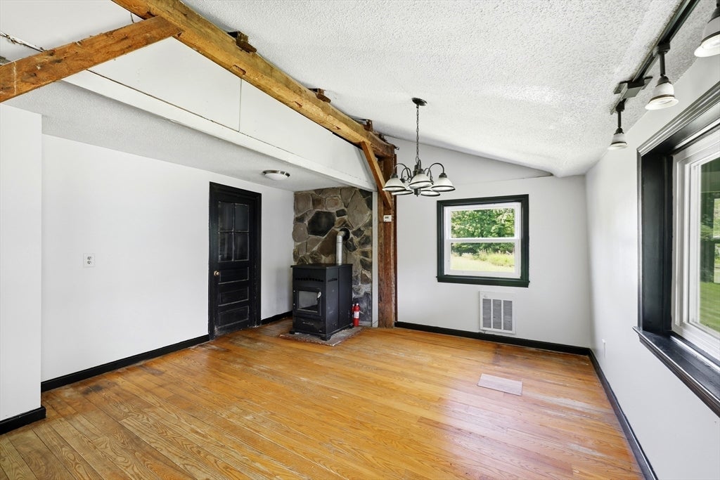 1572 Main Rd, Granville, MA Photo #9