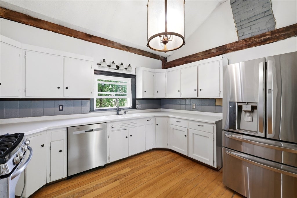 1572 Main Rd, Granville, MA Photo #7