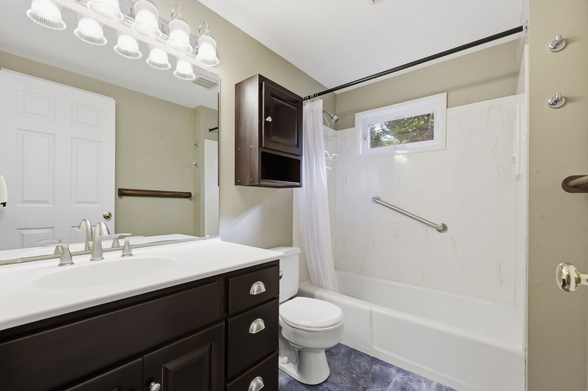 330 Ventura St, Ludlow, MA Photo #28