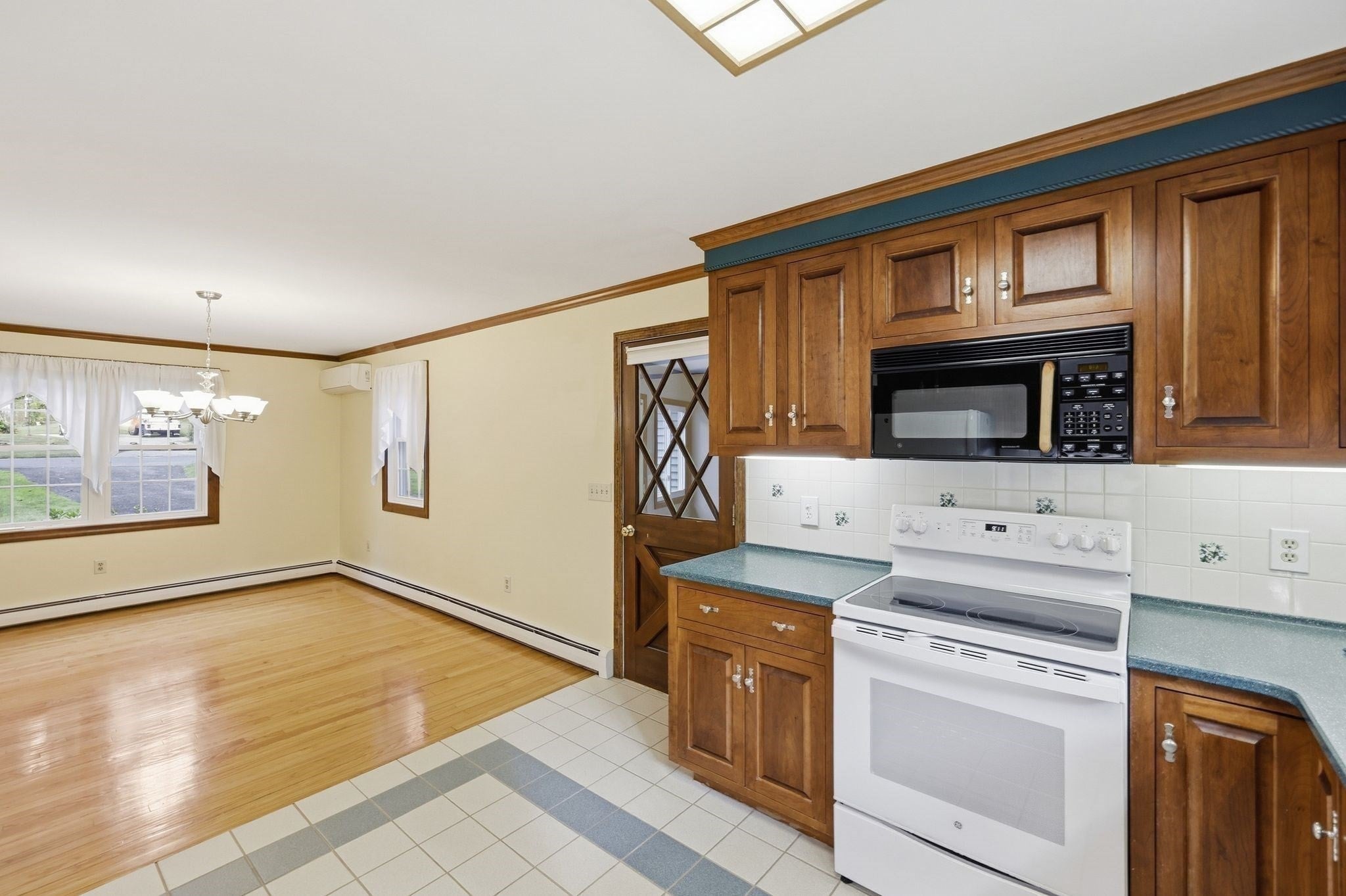 330 Ventura St, Ludlow, MA Photo #10