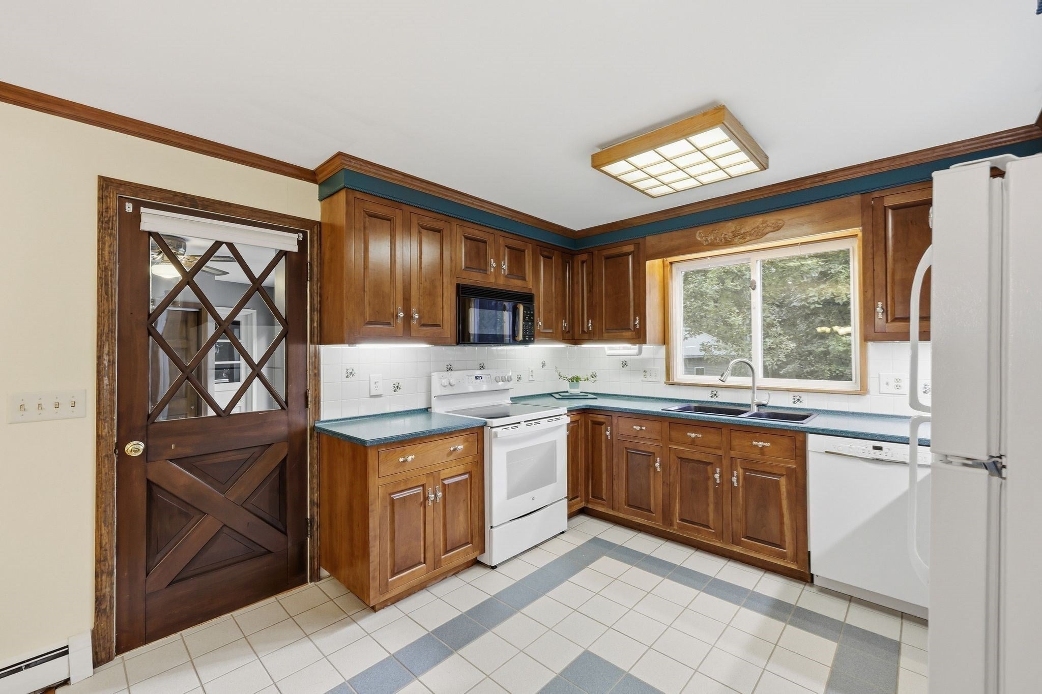 330 Ventura St, Ludlow, MA Photo #13