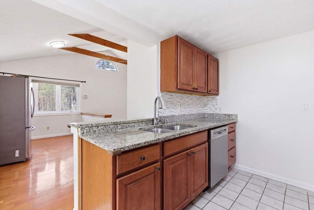 10 Avila Rd, Billerica, MA Photo #12