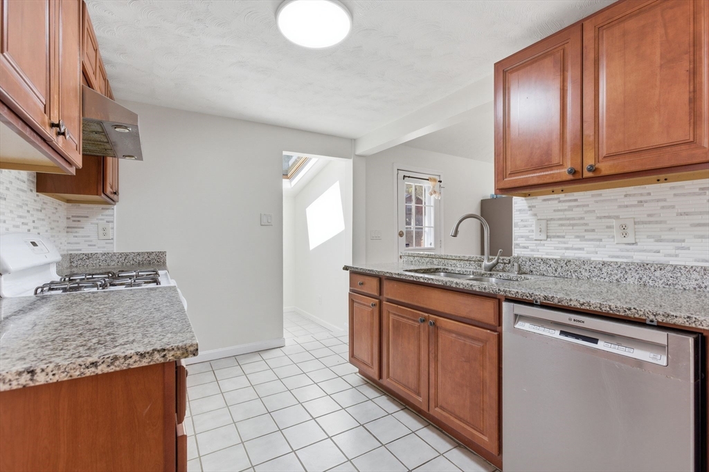 10 Avila Rd, Billerica, MA Photo #11