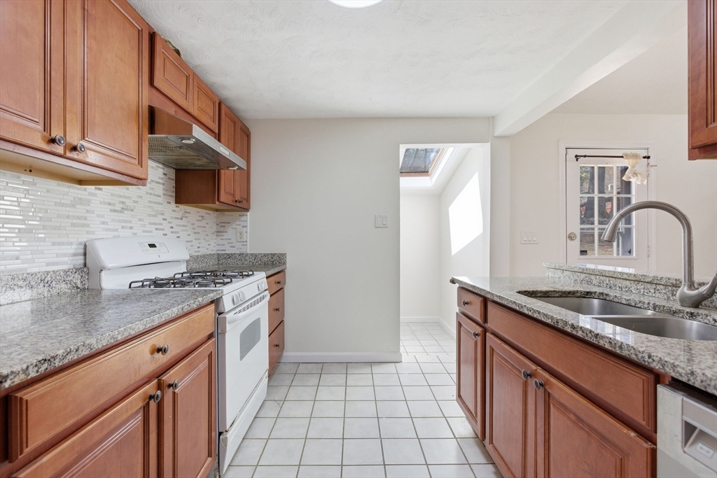 10 Avila Rd, Billerica, MA Photo #9
