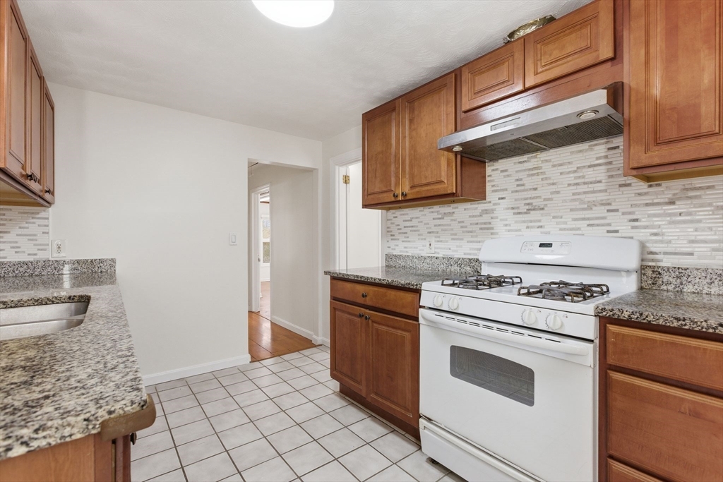 10 Avila Rd, Billerica, MA Photo #10