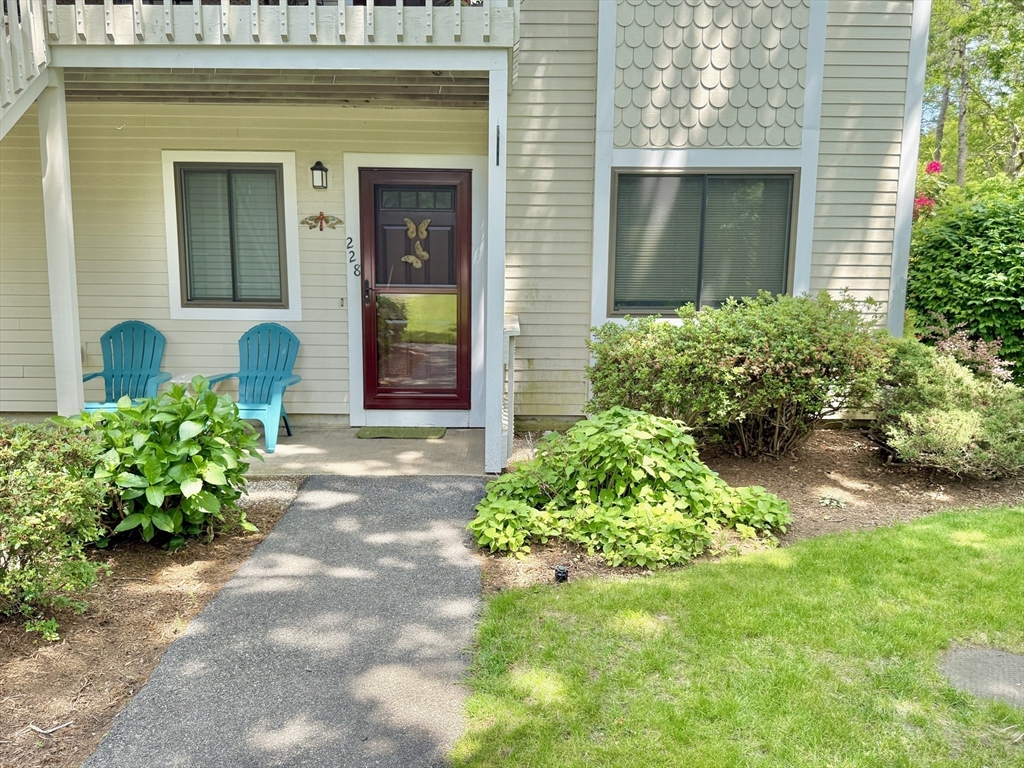 228 Eaton Ln 228