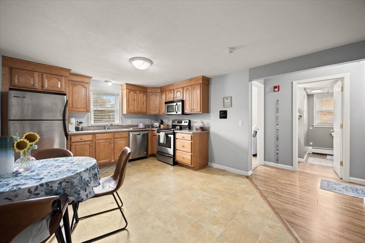381 Old River Rd 4