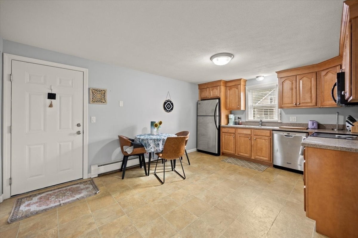 381 Old River Rd 4