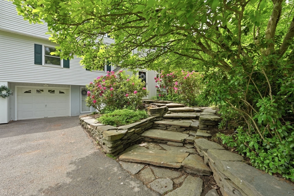 189 Pondview Dr