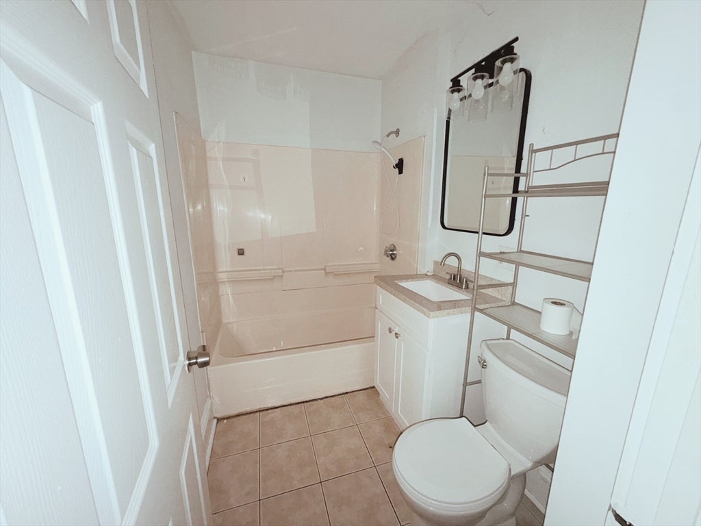 46 Grove St #3, Lynn, MA Photo #6