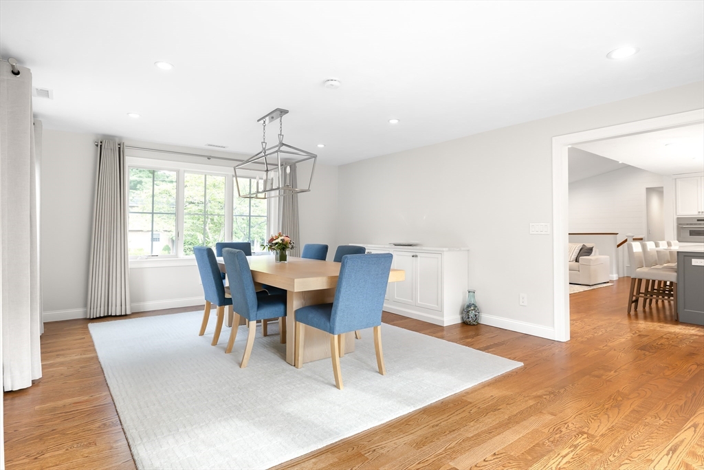 Natick, Massachusetts 01760, United States, 3 Bedrooms Bedrooms, ,3 BathroomsBathrooms,Residential,Pending,211374