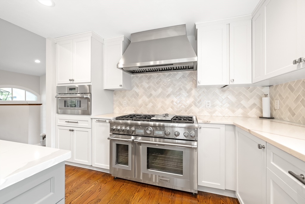 Natick, Massachusetts 01760, United States, 3 Bedrooms Bedrooms, ,3 BathroomsBathrooms,Residential,Pending,211374