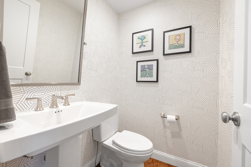 Natick, Massachusetts 01760, United States, 3 Bedrooms Bedrooms, ,3 BathroomsBathrooms,Residential,Pending,211374