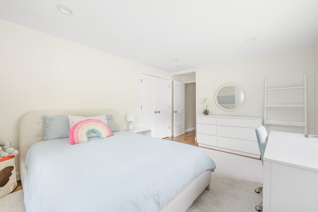 Natick, Massachusetts 01760, United States, 3 Bedrooms Bedrooms, ,3 BathroomsBathrooms,Residential,Pending,211374