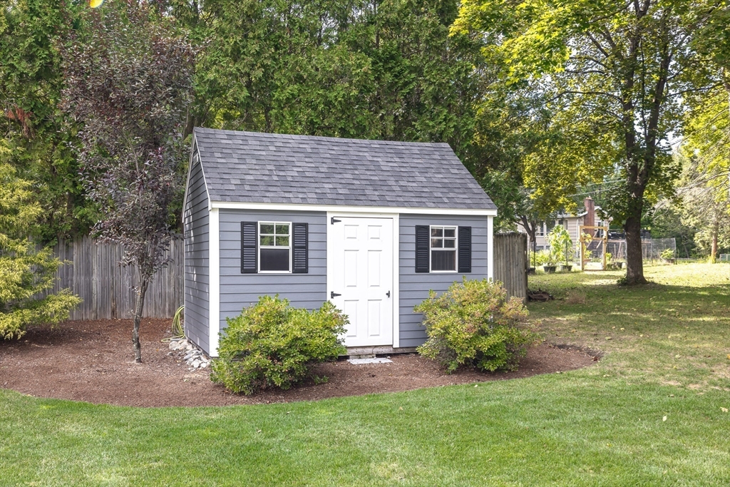 Natick, Massachusetts 01760, United States, 3 Bedrooms Bedrooms, ,3 BathroomsBathrooms,Residential,Pending,211374