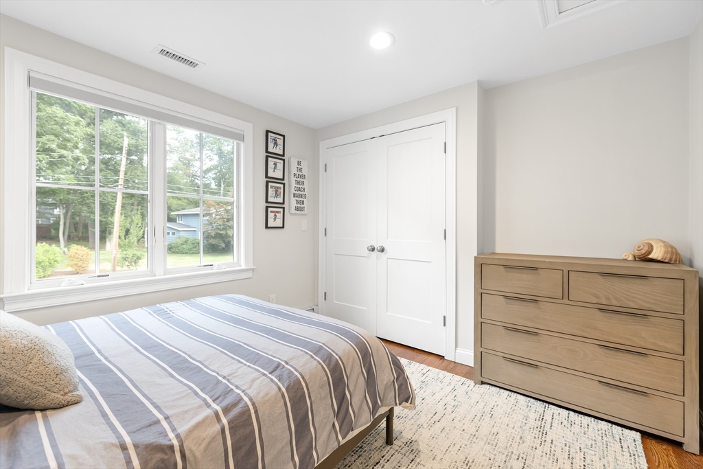 Natick, Massachusetts 01760, United States, 3 Bedrooms Bedrooms, ,3 BathroomsBathrooms,Residential,Pending,211374