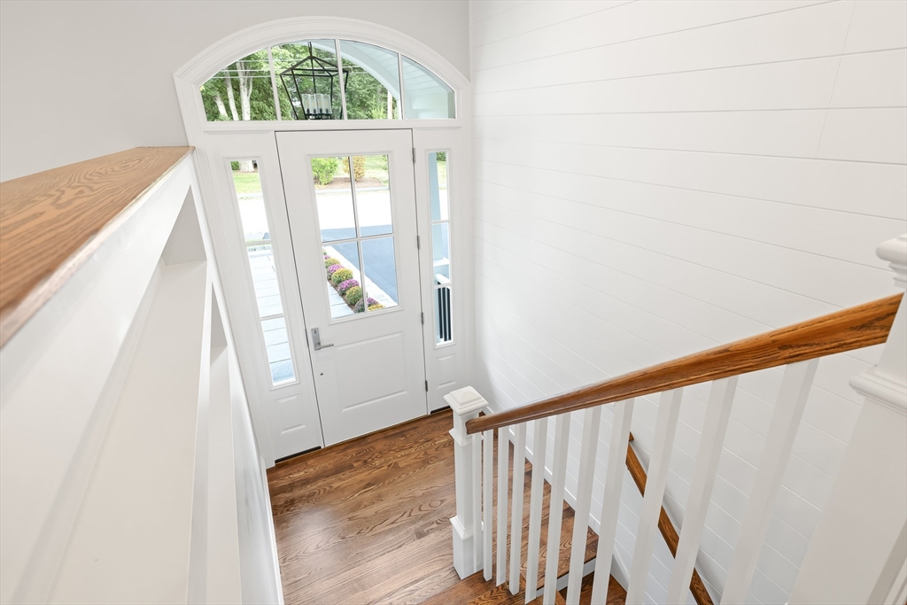 Natick, Massachusetts 01760, United States, 3 Bedrooms Bedrooms, ,3 BathroomsBathrooms,Residential,Pending,211374