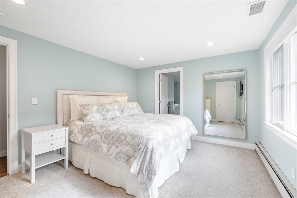 Natick, Massachusetts 01760, United States, 3 Bedrooms Bedrooms, ,3 BathroomsBathrooms,Residential,Pending,211374