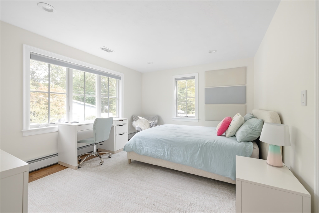 Natick, Massachusetts 01760, United States, 3 Bedrooms Bedrooms, ,3 BathroomsBathrooms,Residential,Pending,211374