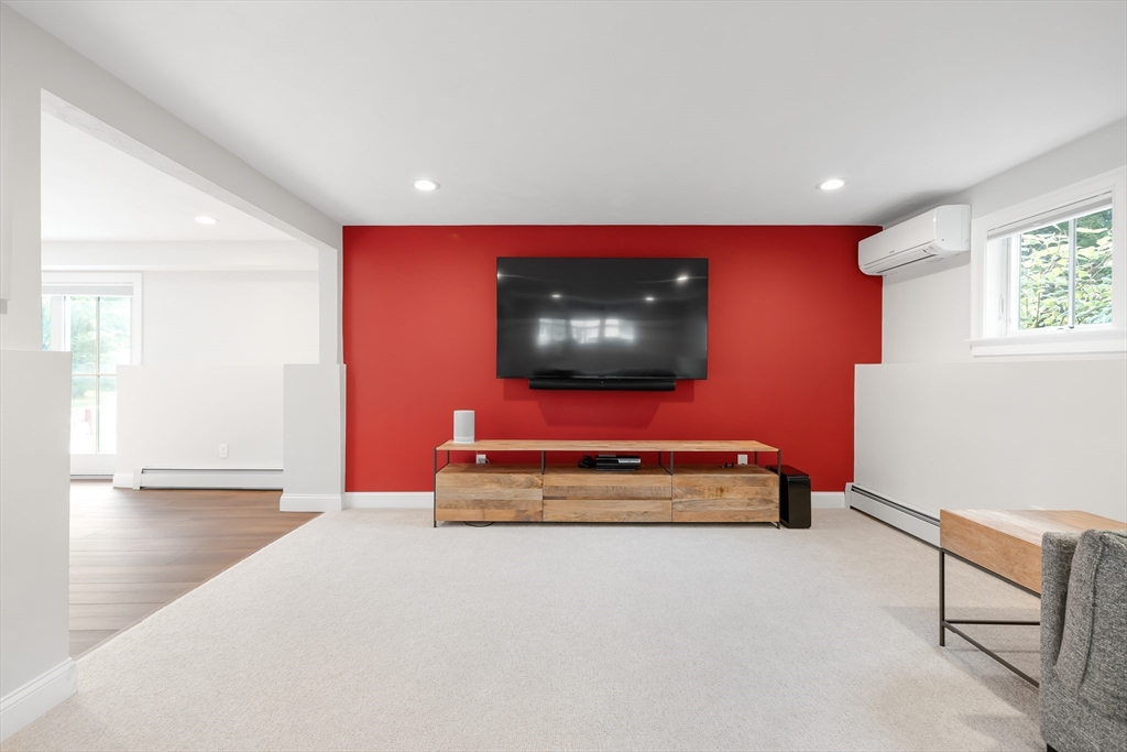 Natick, Massachusetts 01760, United States, 3 Bedrooms Bedrooms, ,3 BathroomsBathrooms,Residential,Pending,211374