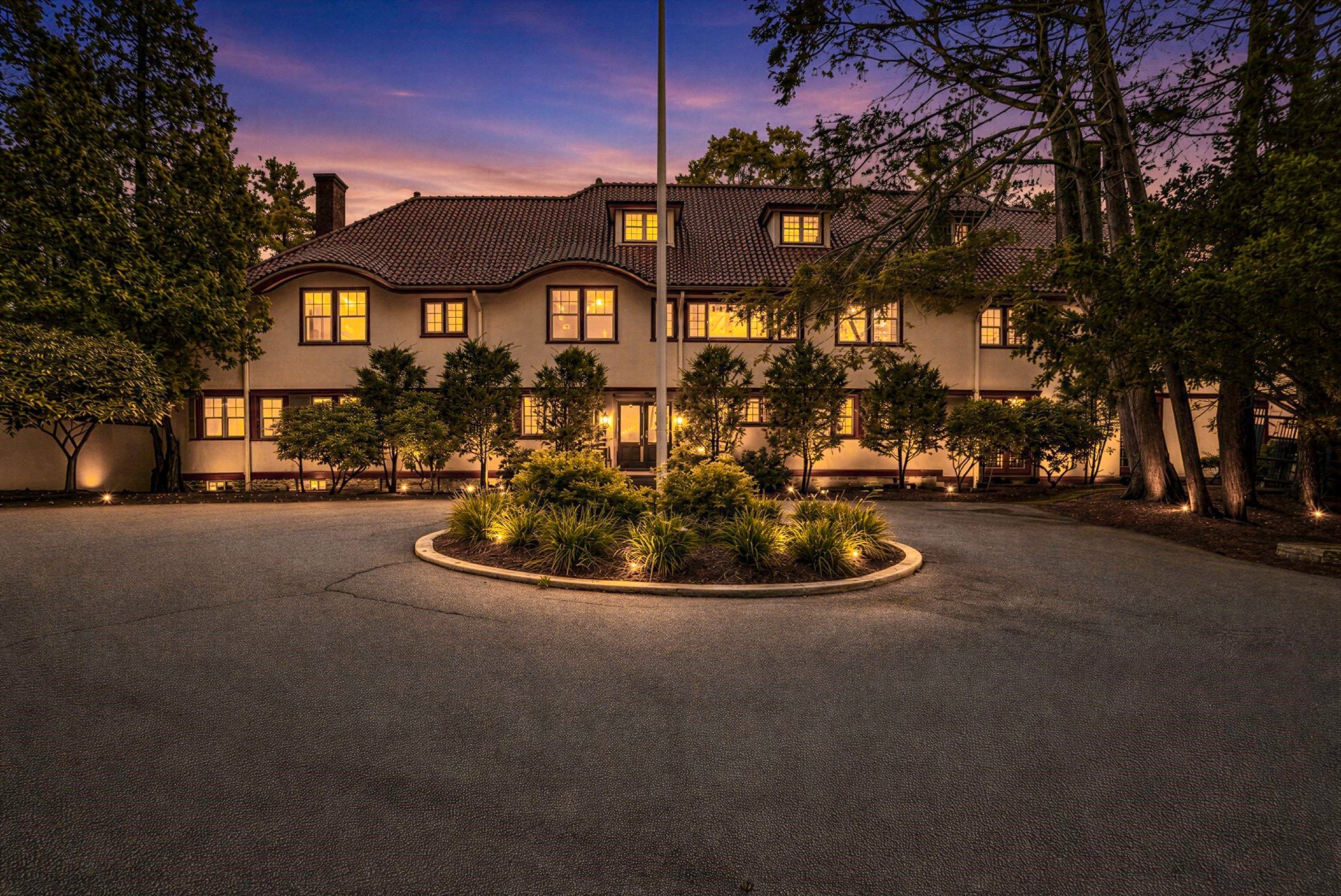 Photo: 105 Adin St, Hopedale, MA Photo: 105 Adin St, Hopedale, MA