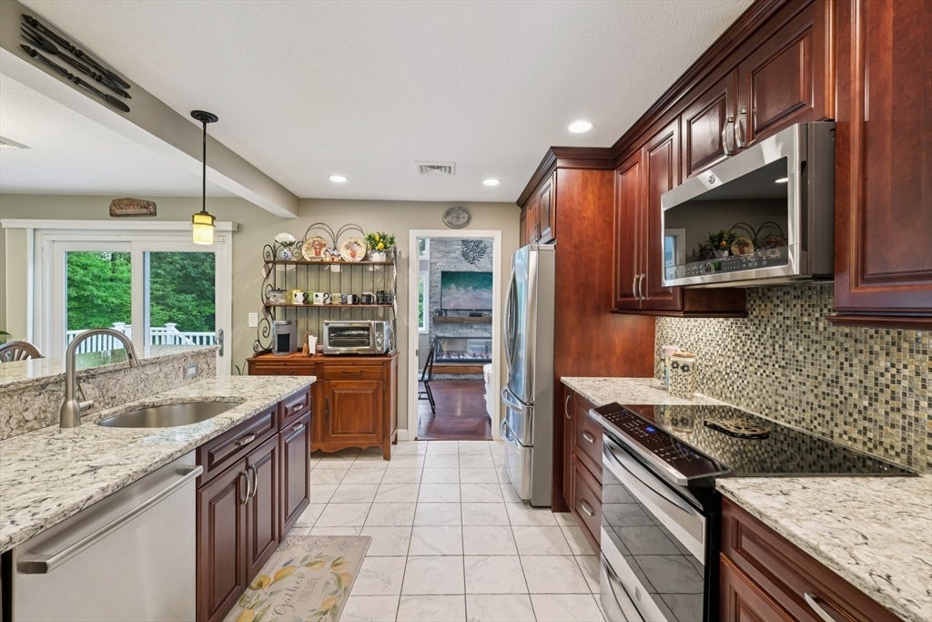 345 Raleigh Tavern Ln, North Andover, MA, 345 Raleigh Tavern Ln, North Andover, MA Photo #10
