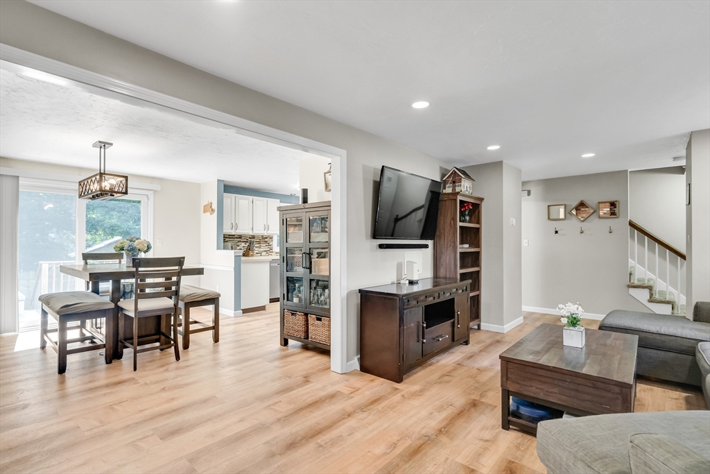 16 Camelot Ct 16