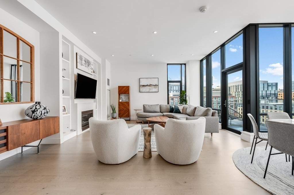 40 Traveler St PH802