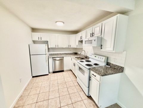 Photo of 900 Lexington St #B9, Waltham, MA 02452 (MLS # 73490117)