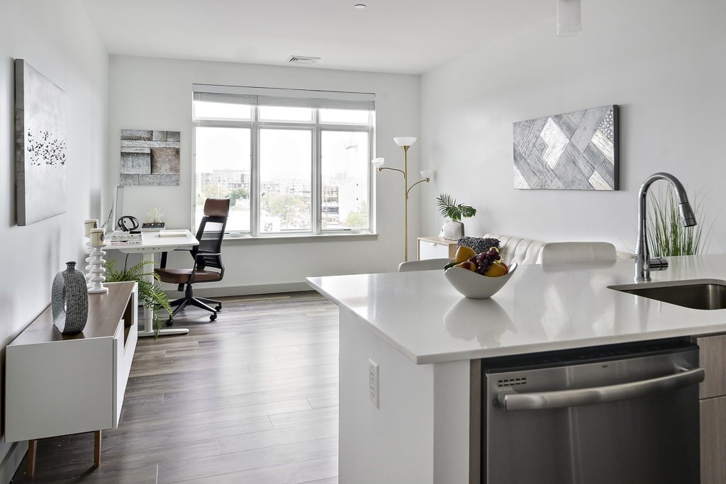 Photo 5 of 25 of 180 Telford St 603 condo