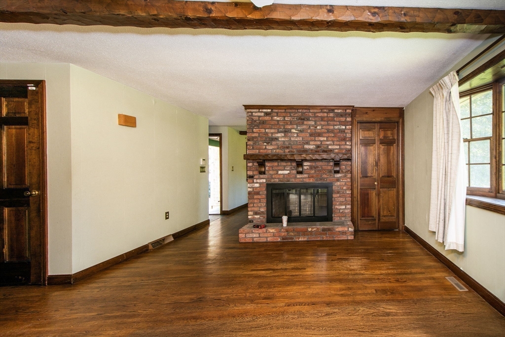 19 Indian Pond Rd