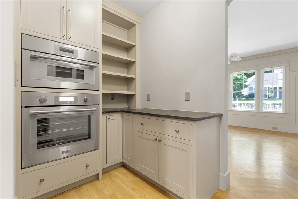 Natick, Massachusetts 01760, United States, 6 Bedrooms Bedrooms, ,6 BathroomsBathrooms,Residential,Active,18109