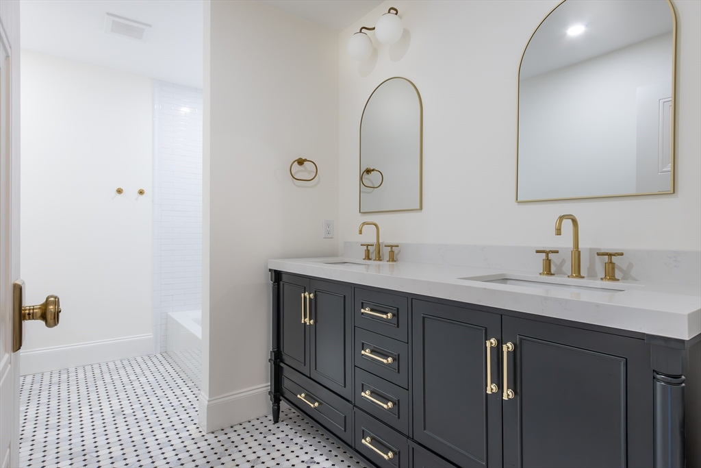 Natick, Massachusetts 01760, United States, 6 Bedrooms Bedrooms, ,6 BathroomsBathrooms,Residential,Active,18109