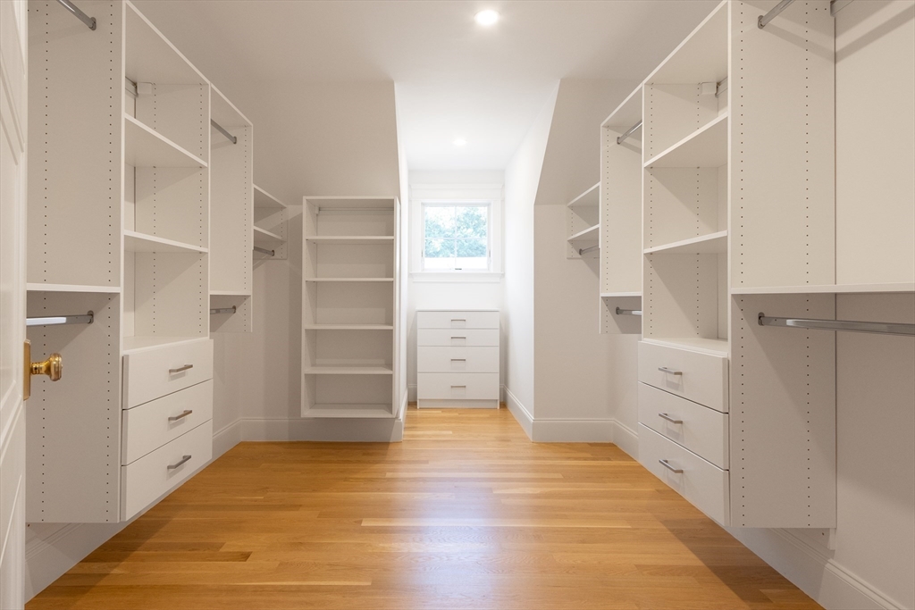 Natick, Massachusetts 01760, United States, 6 Bedrooms Bedrooms, ,6 BathroomsBathrooms,Residential,Active,18109