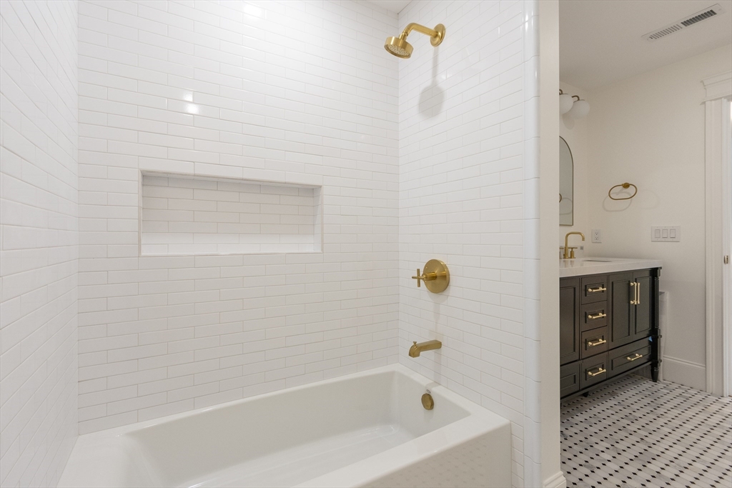 Natick, Massachusetts 01760, United States, 6 Bedrooms Bedrooms, ,6 BathroomsBathrooms,Residential,Active,18109