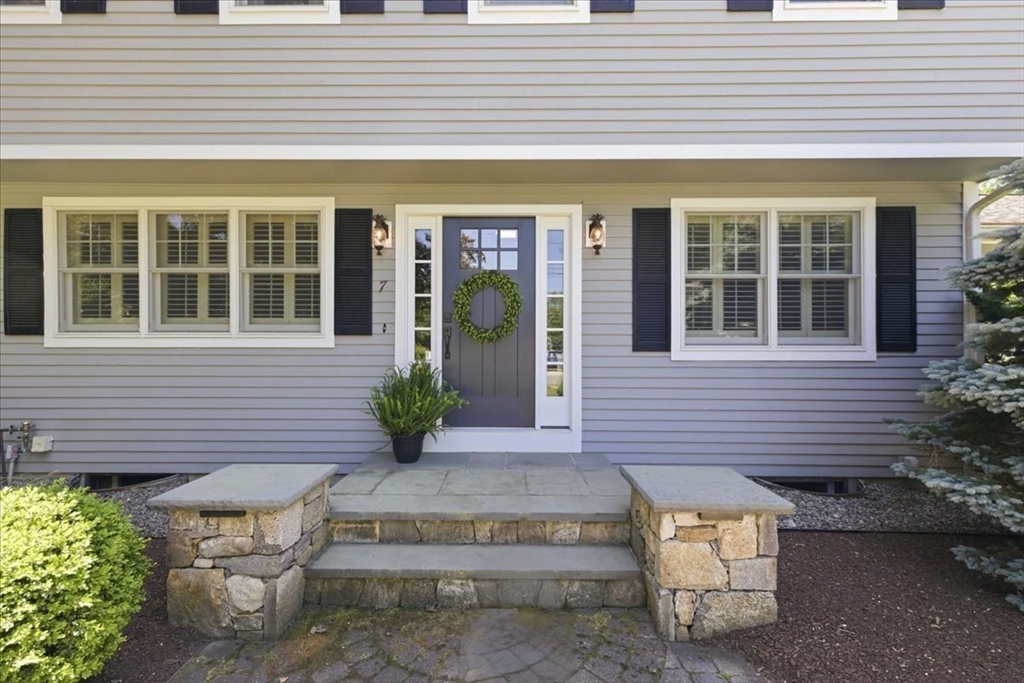 7 Lawrence Cir