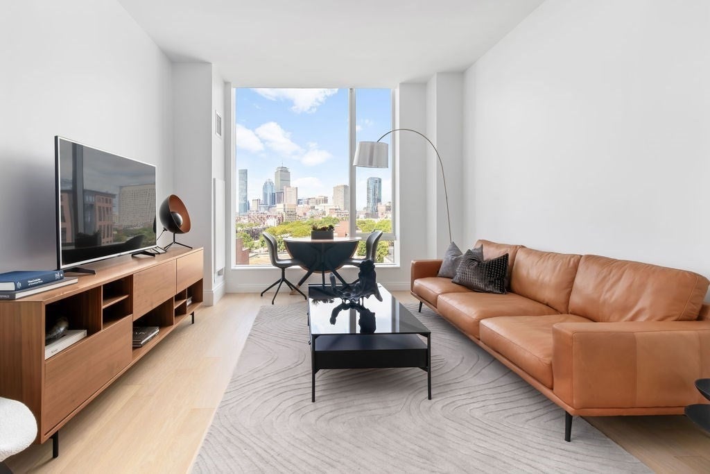 380 Harrison Ave 1114