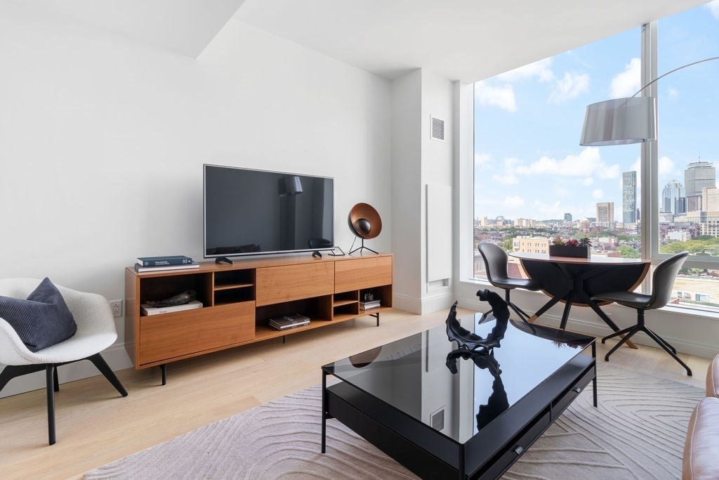 380 Harrison Ave 1114